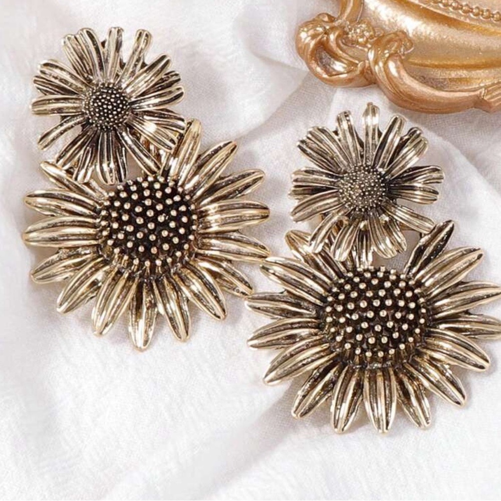 Antique Gold Sunflower Choker Necklace & Earrings Set Statement Set - Picture 5 of 7